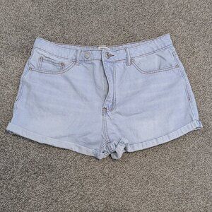 FOREVER 21 Light Blue Denim Mid-Rise Cuffed 2 Inch Shorts; Size 30